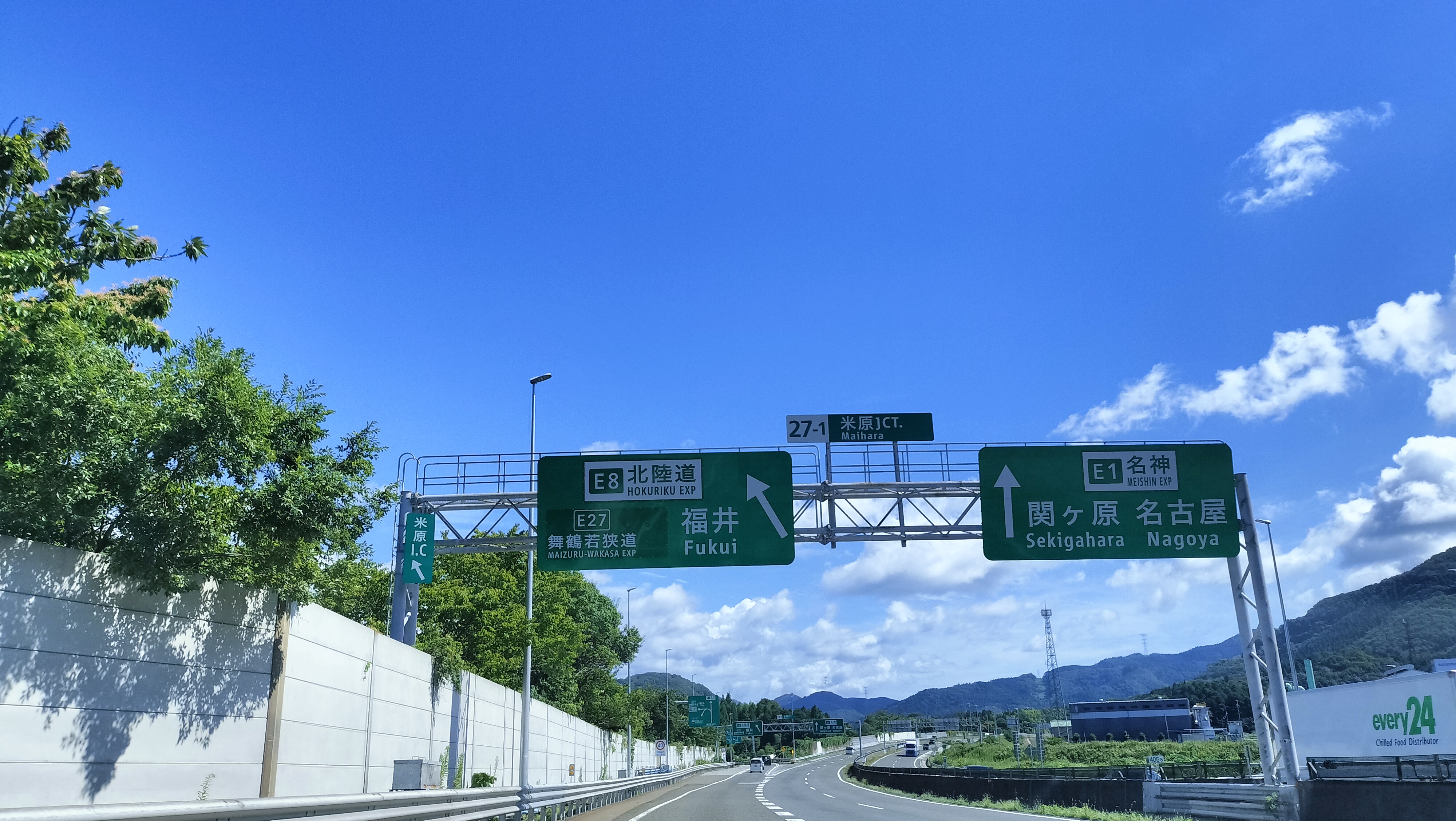 北陸自動車道の案内板