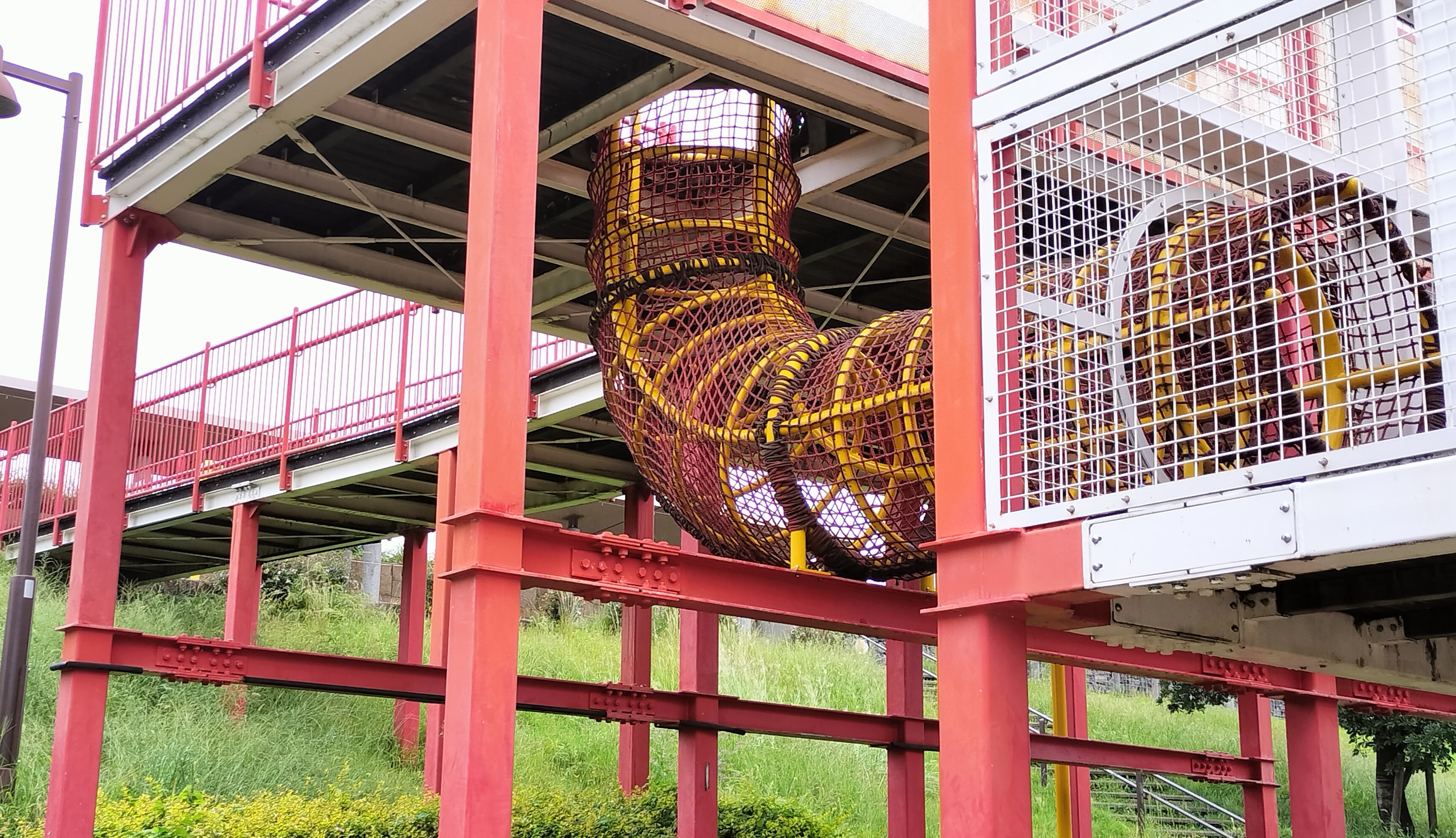 冒険の丘の遊具