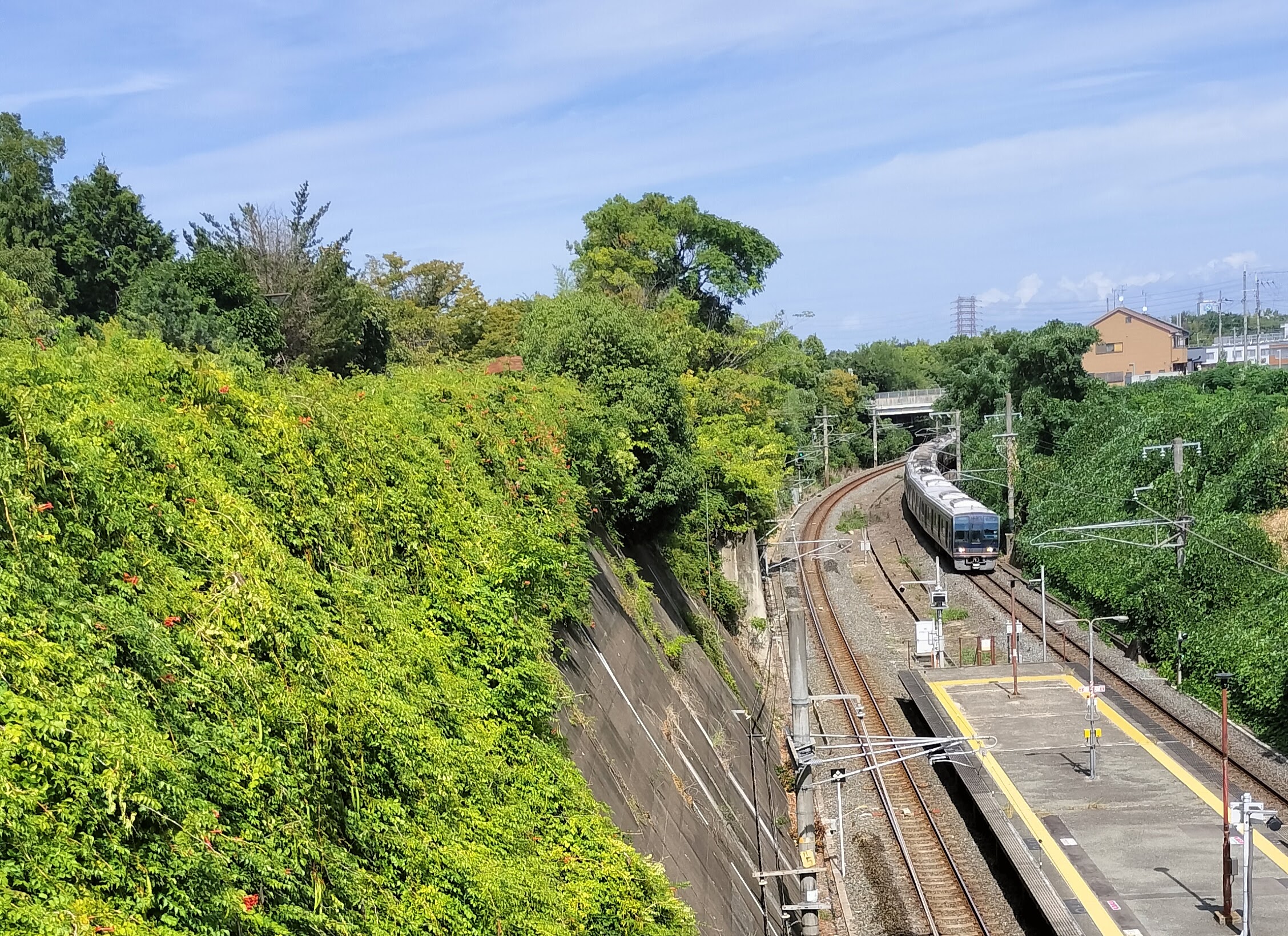 寝屋川公園駅の上から